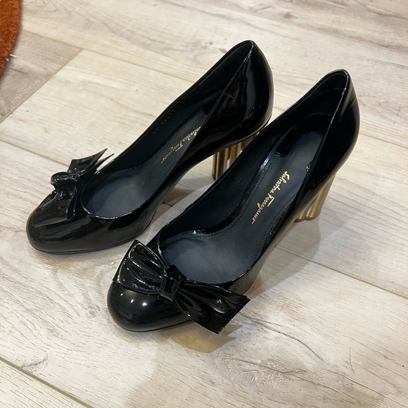 Salvatore Ferragamo Black Patent Bow Block Heel Pumps 7.5 – New w/ Dust Bag - Picture 3 of 6